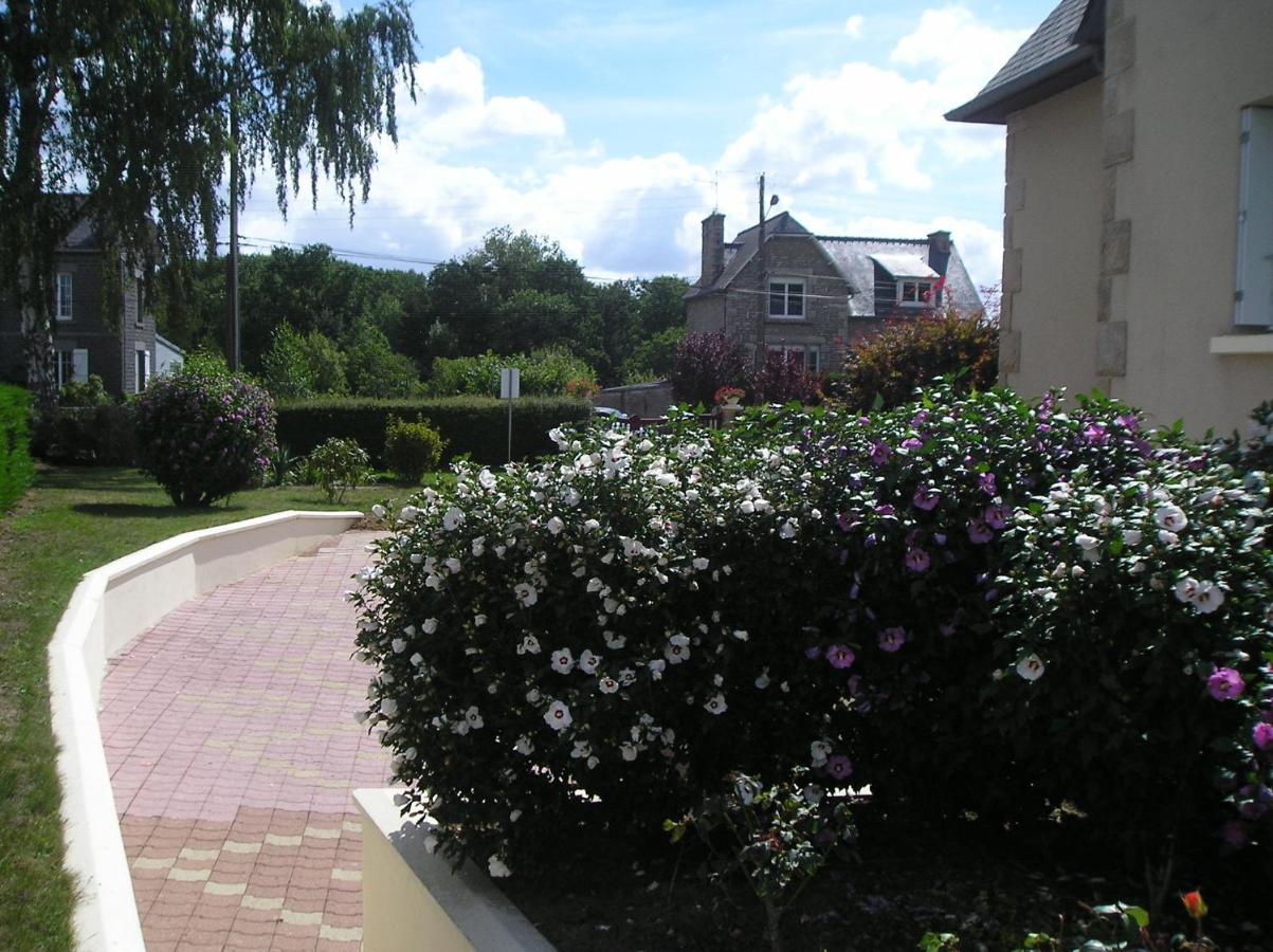 Les Hortensias Panzió Saint-Pierre-de-Plesguen Kültér fotó